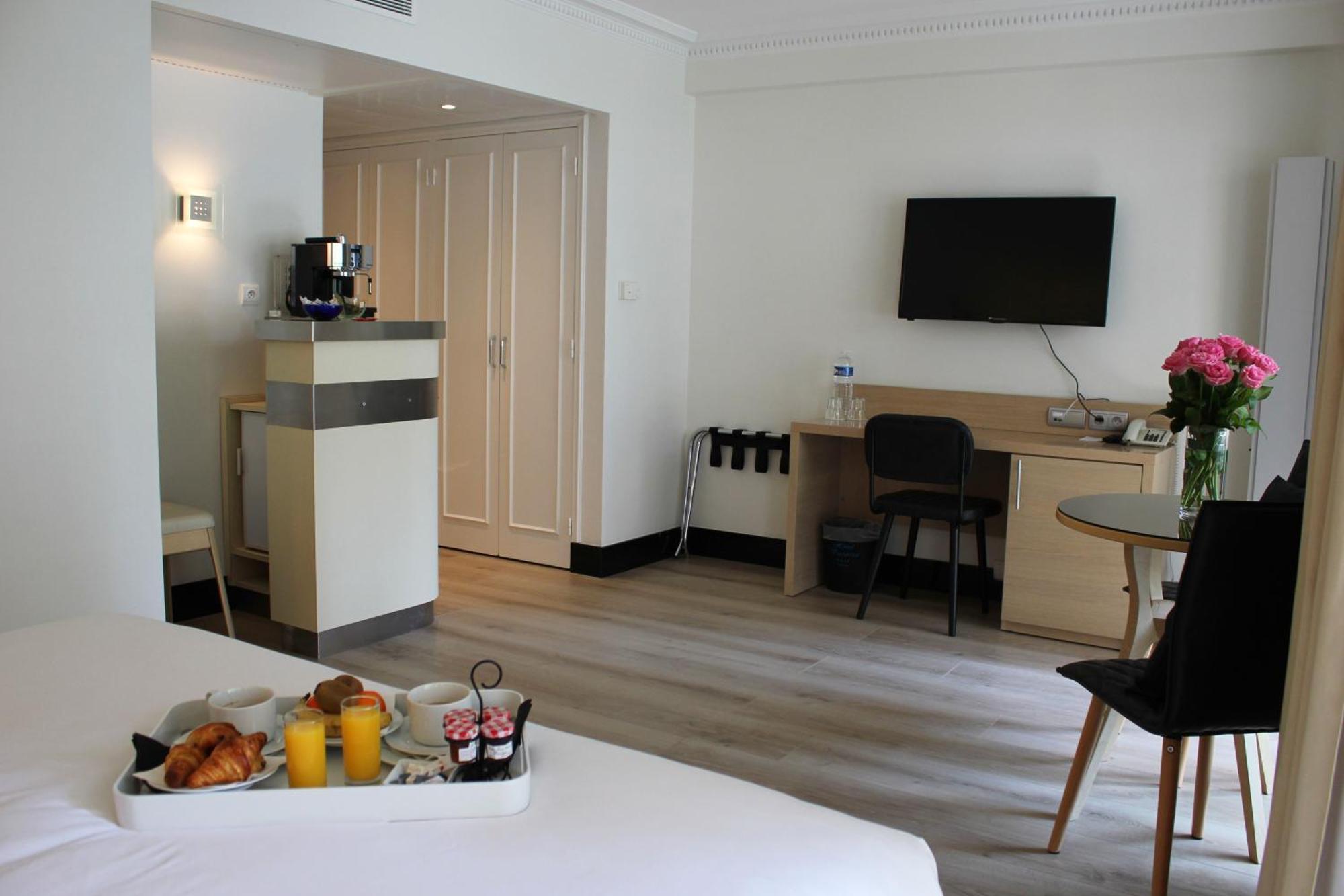Deluxe Double Room Terrace Garden View