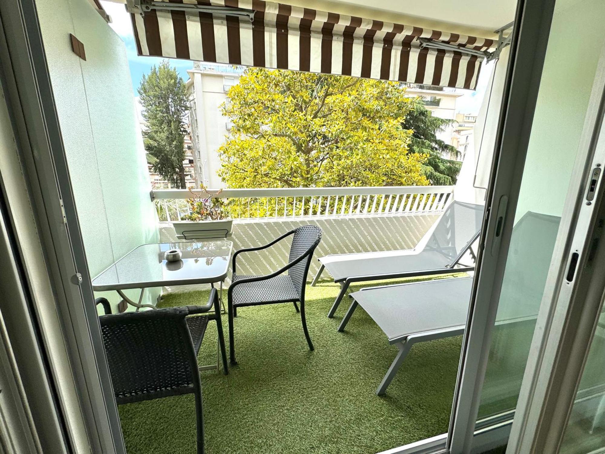 Classic Double Room Balcony Garden view